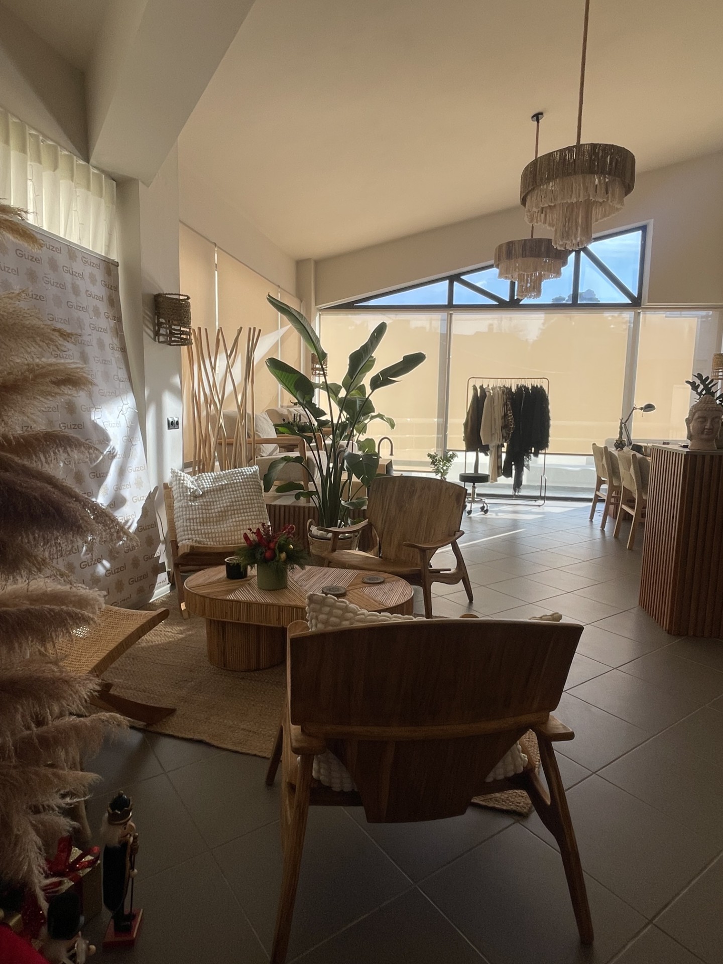 Güzel – Κέντρο Ομορφιάς & Ευεξίας στον Άγιο Στέφανο Αττικής